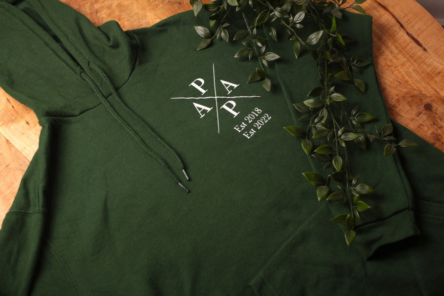 Gepersonaliseerde Papa Hoodie kruis – Uniek, Stoer & Vol Liefde