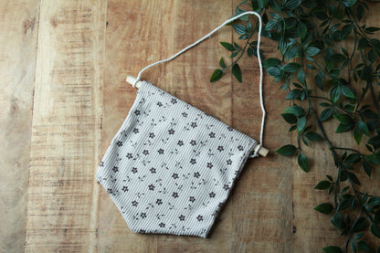 Vaandel met bloemetjes - witte ribbelstof